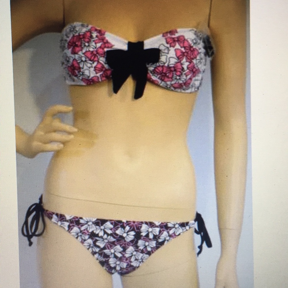 New Xhilaration “bows” bandeau bikini. Size medium